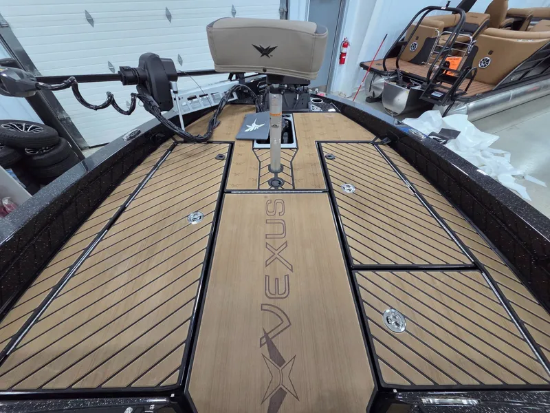 Slide: The Image of Vexus Boats DVX20s 2026 - 30