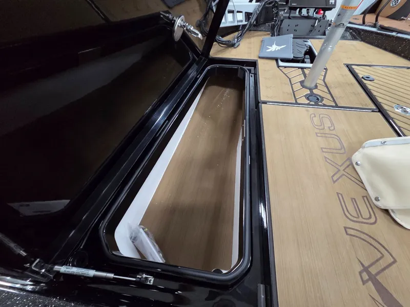 Slide: The Image of Vexus Boats DVX20s 2026 - 31