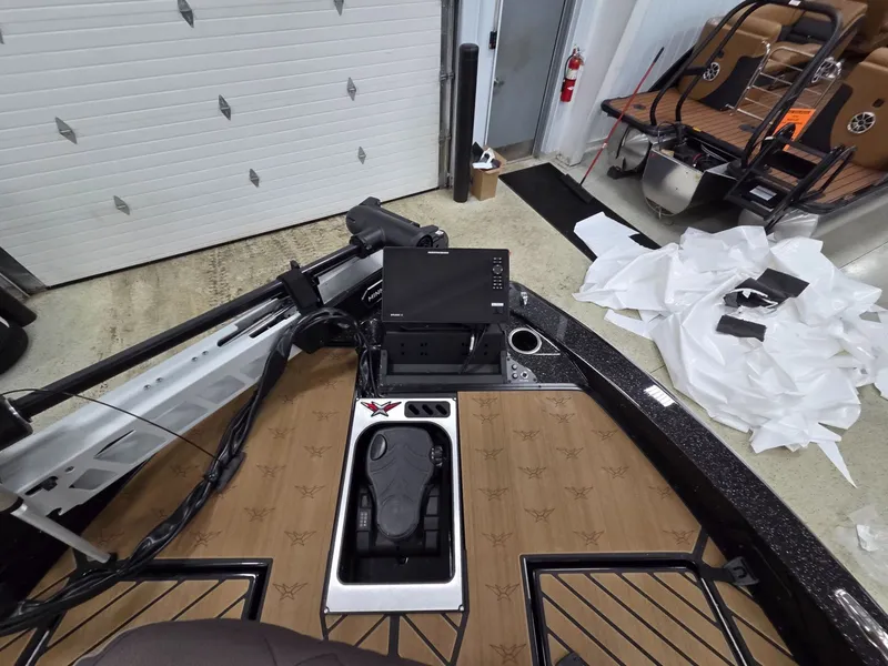 Slide: The Image of Vexus Boats DVX20s 2026 - 35