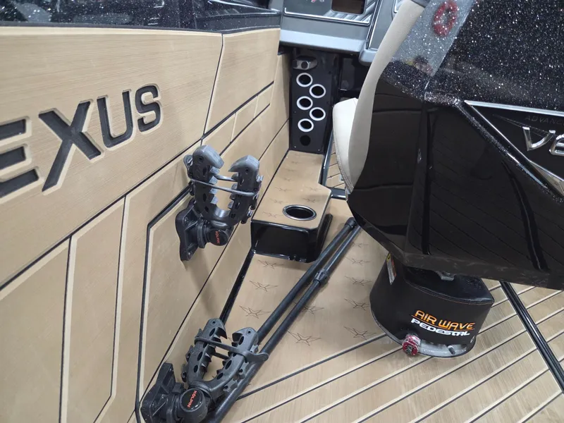 Slide: The Image of Vexus Boats DVX20s 2026 - 39