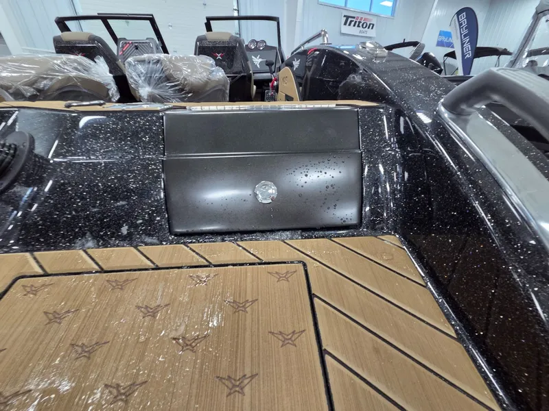 Slide: The Image of Vexus Boats DVX20s 2026 - 41