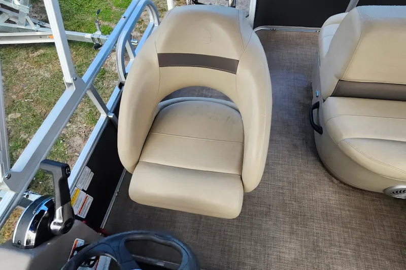 Slide: The Image of Captain's chair and seating on 2023 Sun Tracker Party Barge 18 DLX pontoon boat. - 11