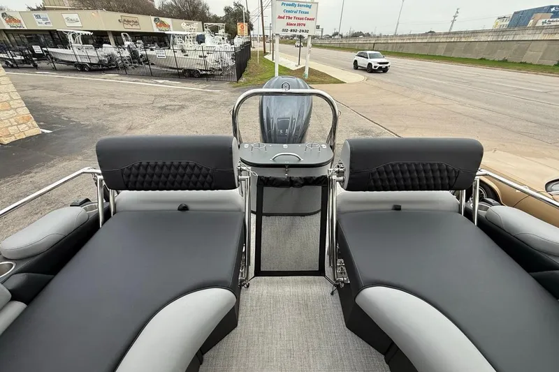 Slide: The Image of 2026 Avalon Excalibur LTD Quad Lounger Shift boat with luxurious seating and modern design. - 18