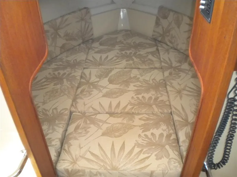 Slide: The Image of Interior of 2008 Ranger Tugs R-25 with patterned cushions. - 14