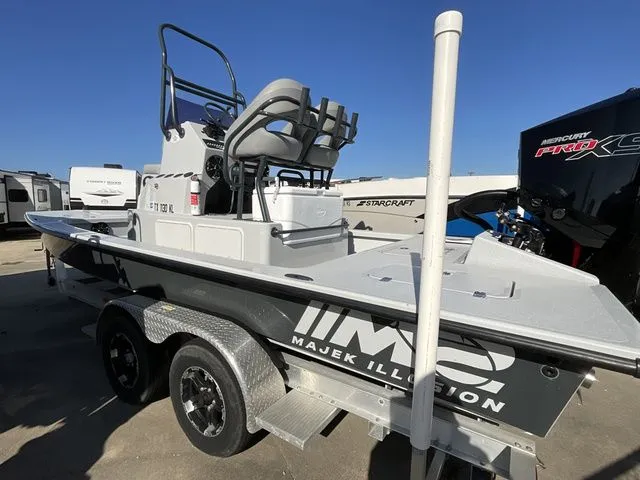 Slide: The Image of Majek M2 ILLUSION 2022 - 3