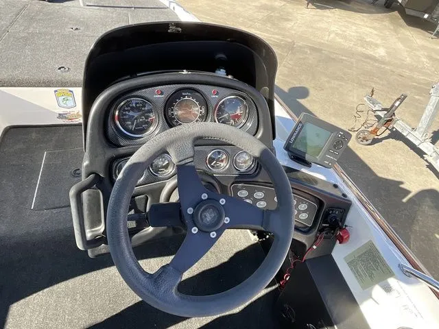 Slide: The Image of Skeeter ZX225 2002 - 12