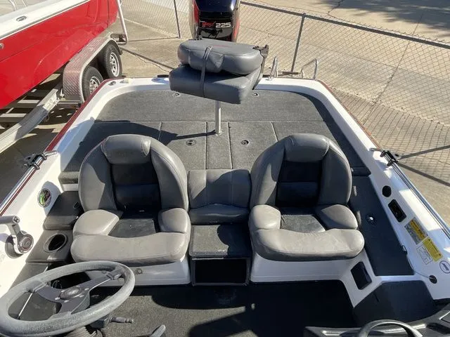 Slide: The Image of Skeeter ZX225 2002 - 13