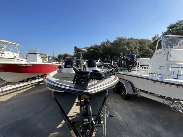 Slide: The Image of Skeeter ZX225 2002 - 2