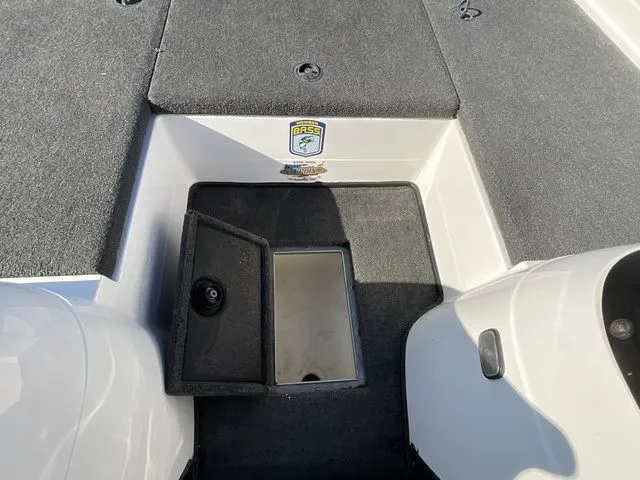 Slide: The Image of Skeeter ZX225 2002 - 9