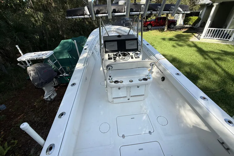 Slide: The Image of 2002 SeaCraft SC32 Master Angler boat with center console and fishing equipment. - 9
