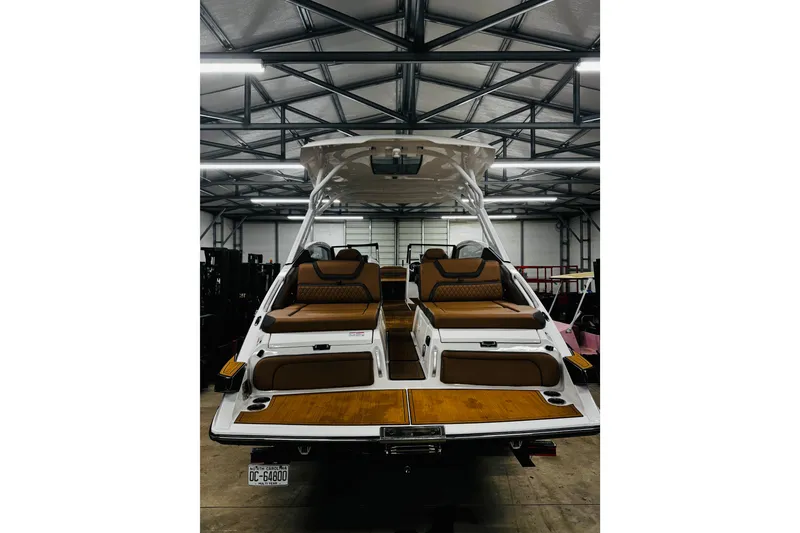 Slide: The Image of 2024 Yamaha Boats 275SD in a warehouse, showcasing luxurious seating and modern design. - 4