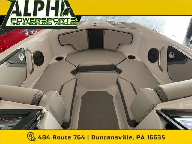 Slide: The Image of Scarab 215 SE 2025 - 5