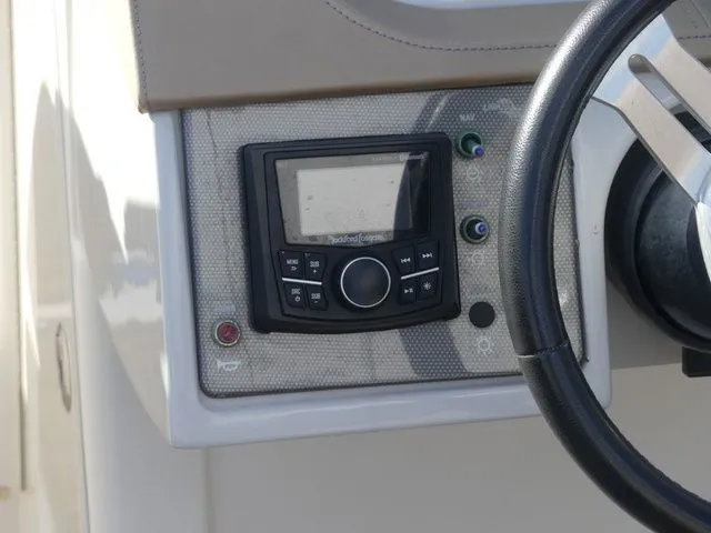 Slide: The Image of Sea Ray SDX 240 OB 2017 - 18