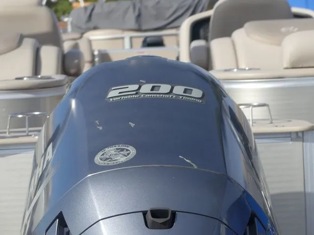 Slide: The Image of Avalon Catalina Platinum Quad Lounge 25' 2017 - 10