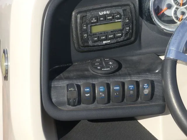 Slide: The Image of Avalon Catalina Platinum Quad Lounge 25' 2017 - 22