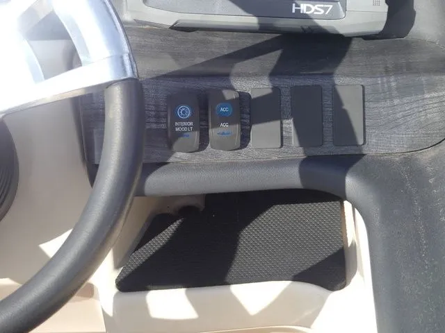 Slide: The Image of Avalon Catalina Platinum Quad Lounge 25' 2017 - 23