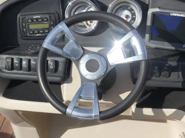 Slide: The Image of Avalon Catalina Platinum Quad Lounge 25' 2017 - 24