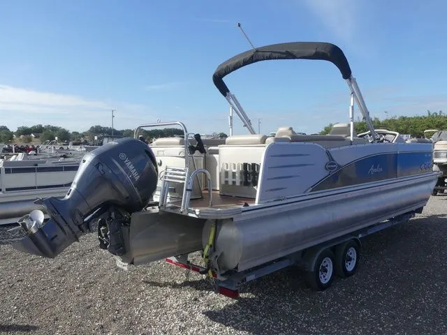 Slide: The Image of Avalon Catalina Platinum Quad Lounge 25' 2017 - 4