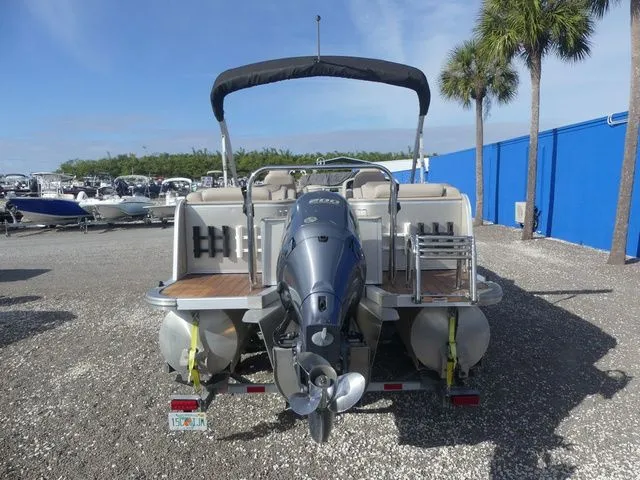 Slide: The Image of Avalon Catalina Platinum Quad Lounge 25' 2017 - 5