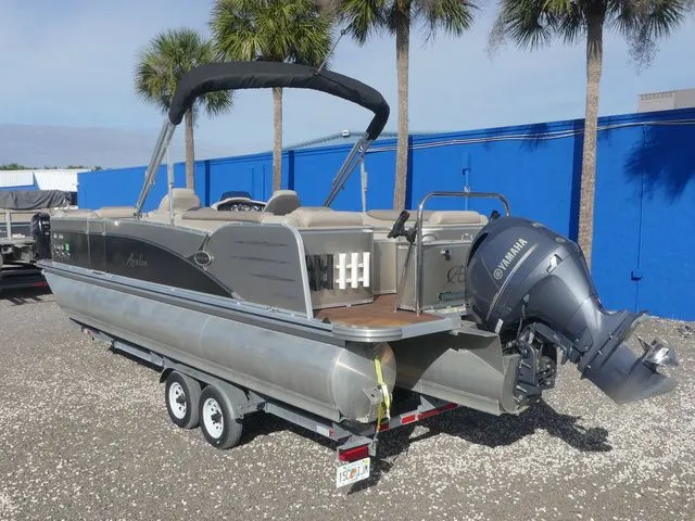 Slide: The Image of Avalon Catalina Platinum Quad Lounge 25' 2017 - 6