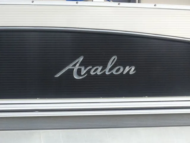 Slide: The Image of Avalon Catalina Platinum Quad Lounge 25' 2017 - 8