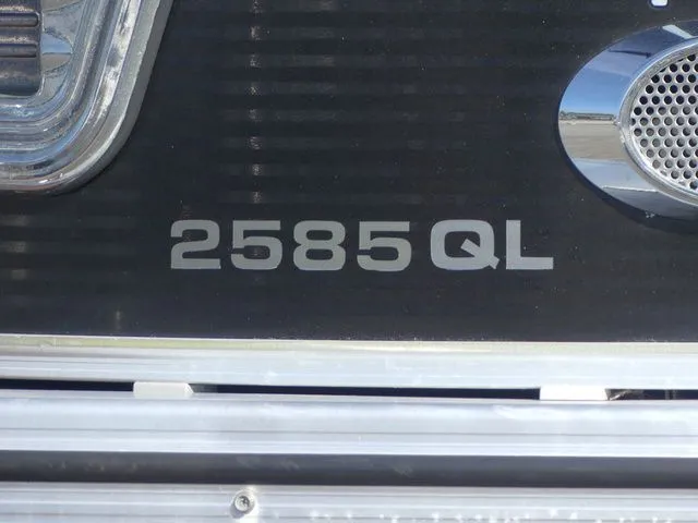 Slide: The Image of Avalon Catalina Platinum Quad Lounge 25' 2017 - 9