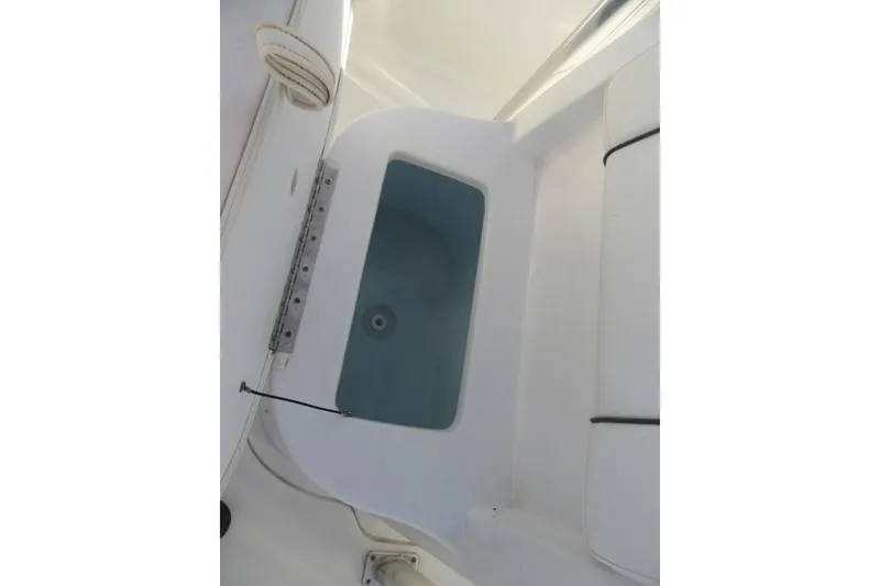 Slide: The Image of Livewell compartment on a 2014 Sea Hunt Ultra 234 boat. - 13