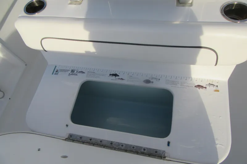 Slide: The Image of Livewell on 2014 Sea Hunt Ultra 234 boat with fish measurement guide. - 30