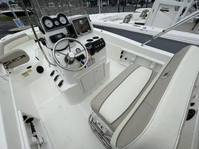 Slide: The Image of NauticStar 211 Angler 2016 - 10