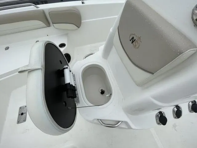 Slide: The Image of NauticStar 211 Angler 2016 - 16