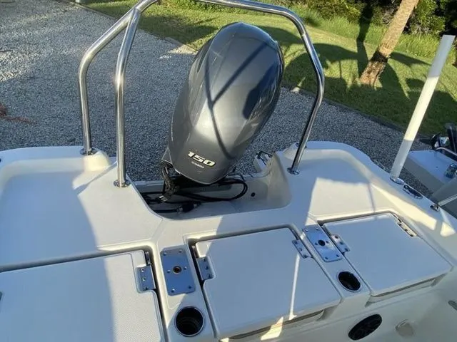 Slide: The Image of NauticStar 211 Angler 2016 - 24