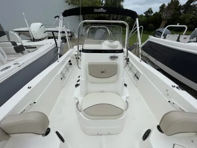 Slide: The Image of NauticStar 211 Angler 2016 - 6