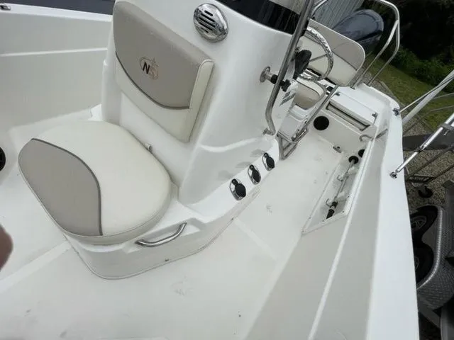 Slide: The Image of NauticStar 211 Angler 2016 - 8