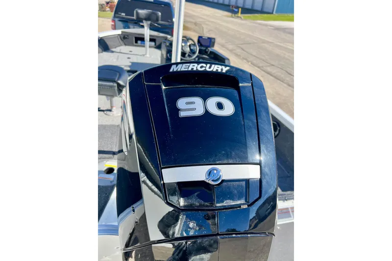 Slide: The Image of 2024 Crestliner 1650 Fish Hawk SC with Mercury 90 engine, rear view. - 10