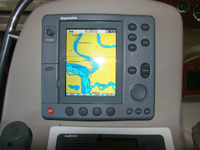 Slide: The Image of Raymarine GPS on 2001 Sea Ray 340 Sundancer. - 22