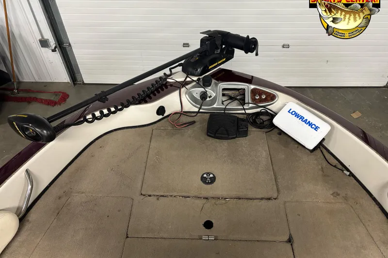 Slide: The Image of 2009 Nitro 290 Sport boat deck with Minn Kota trolling motor and Lowrance fish finder. - 6