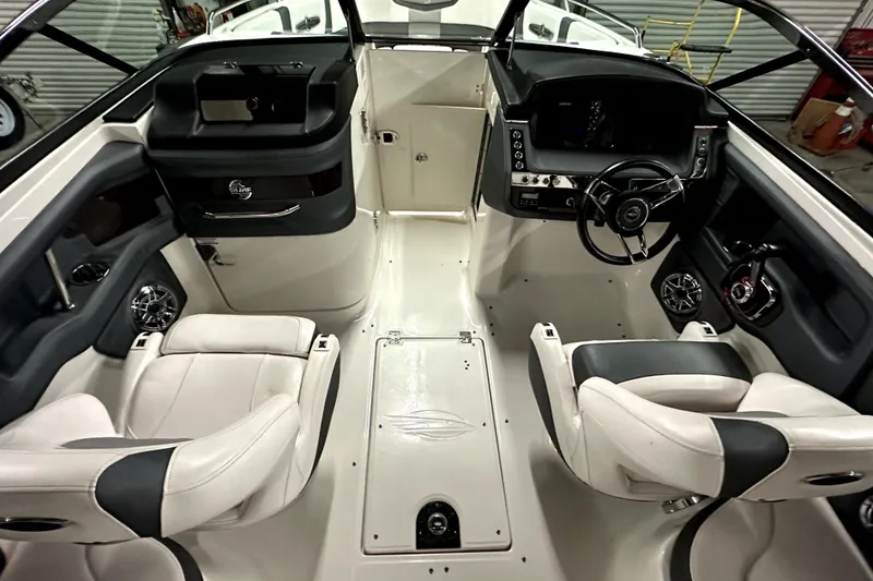 Slide: The Image of Interior of 2021 Chaparral 26 Surf boat with modern helm and seating. - 10