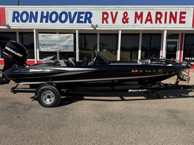 The Image of Triton 18XS DC 2012 - 1