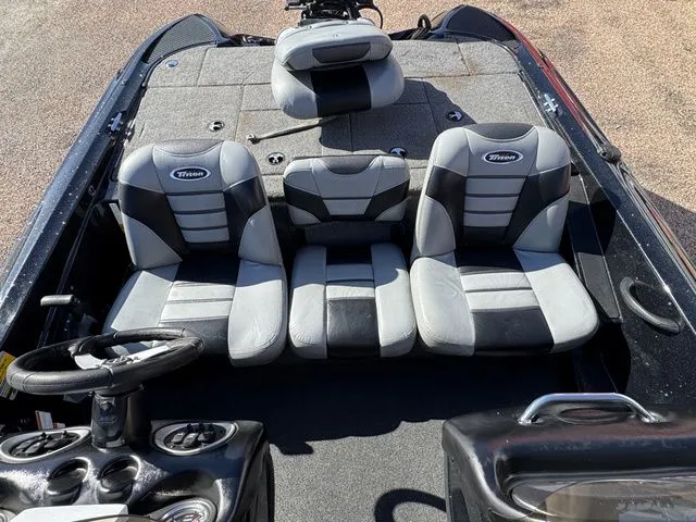 Slide: The Image of Triton 18XS DC 2012 - 11