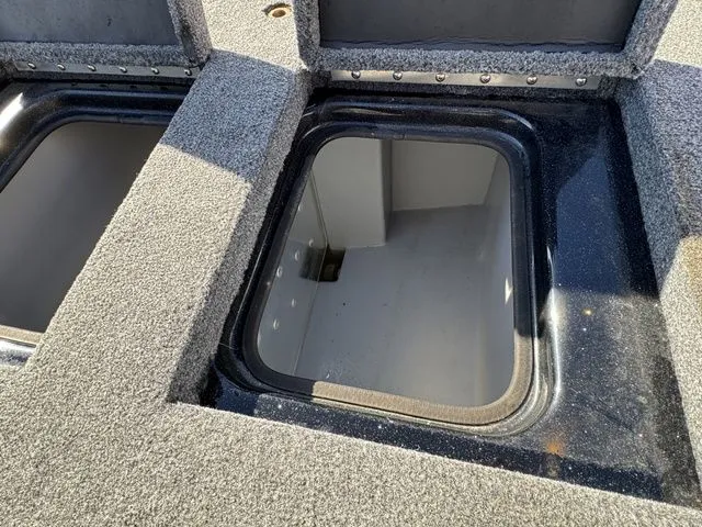 Slide: The Image of Triton 18XS DC 2012 - 14