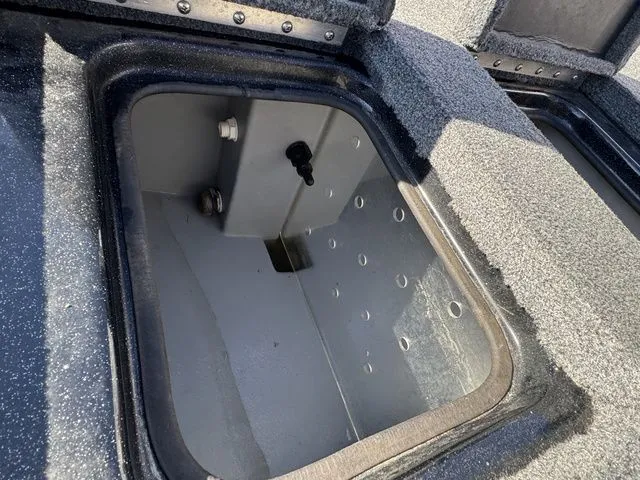 Slide: The Image of Triton 18XS DC 2012 - 15