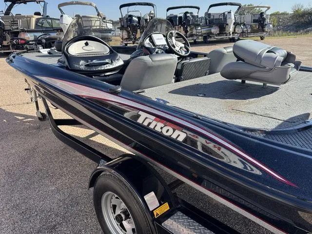 Slide: The Image of Triton 18XS DC 2012 - 4