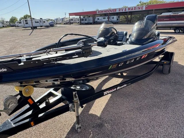 Slide: The Image of Triton 18XS DC 2012 - 5