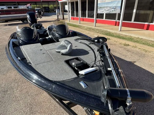 Slide: The Image of Triton 18XS DC 2012 - 6