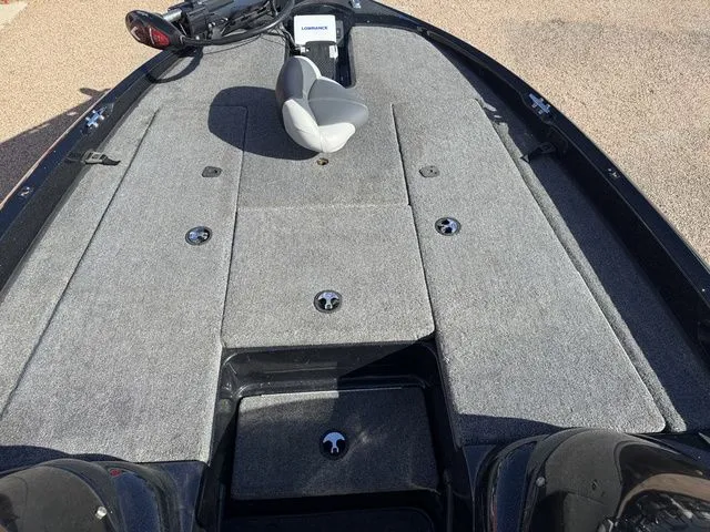 Slide: The Image of Triton 18XS DC 2012 - 8