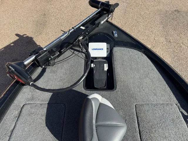 Slide: The Image of Triton 18XS DC 2012 - 9