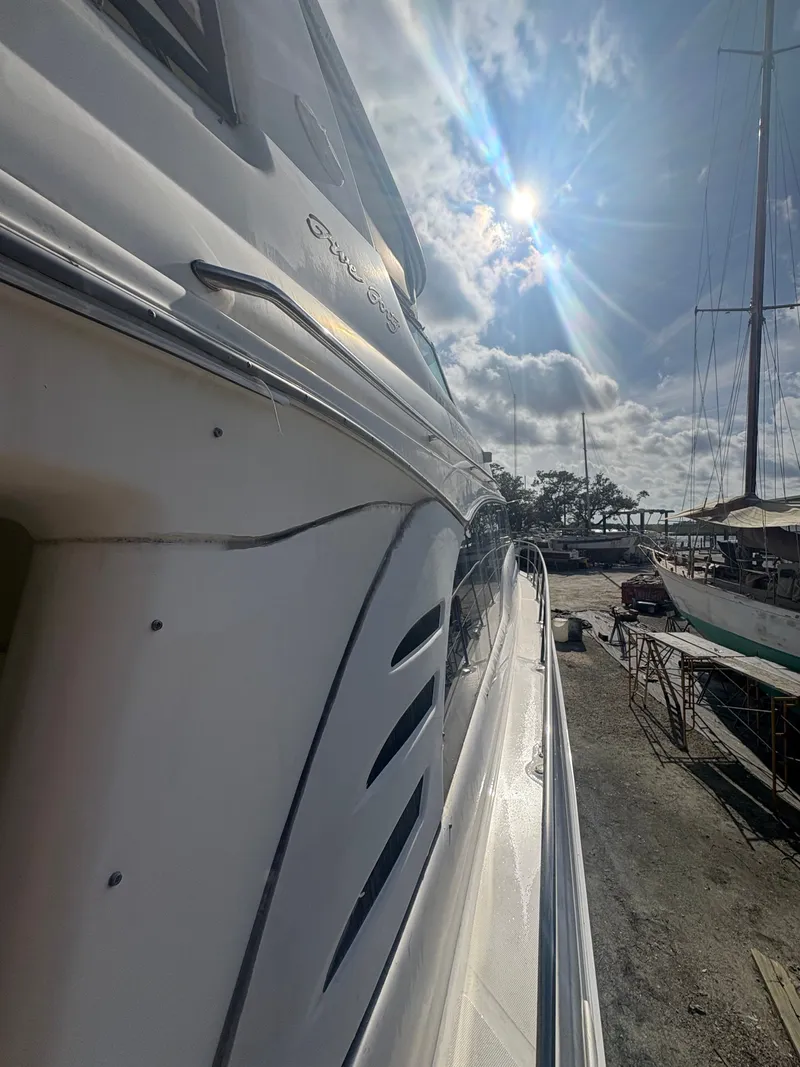 Slide: The Image of 2001 Sea Ray Five Forty yacht in dry dock under sunny sky. - 20
