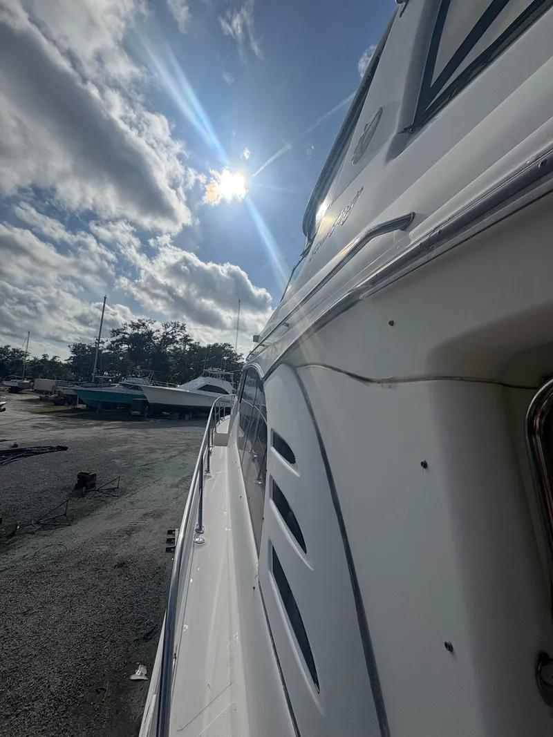 Slide: The Image of 2001 Sea Ray Five Forty yacht under sunny sky. - 21