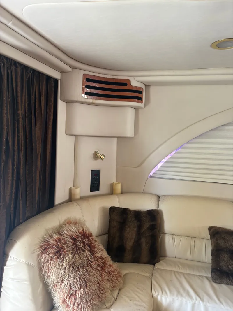 Slide: The Image of Interior of a 2001 Sea Ray Five Forty yacht. - 39