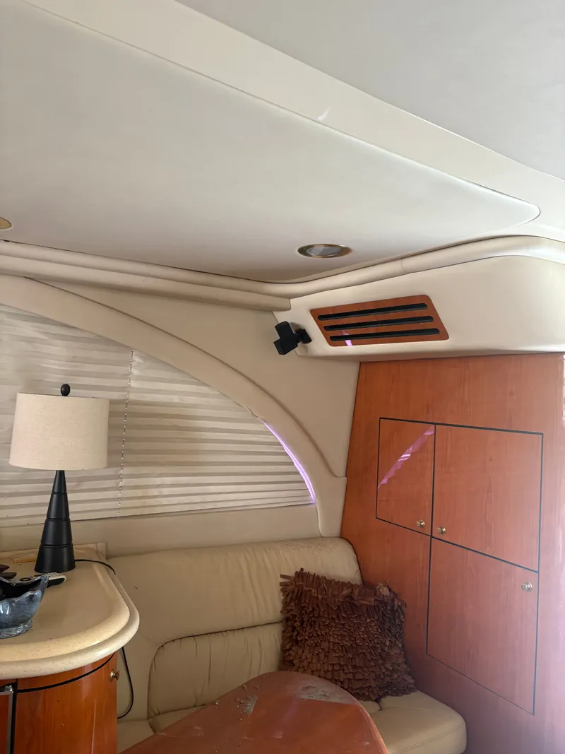 Slide: The Image of Interior of a 2001 Sea Ray Five Forty yacht. - 43